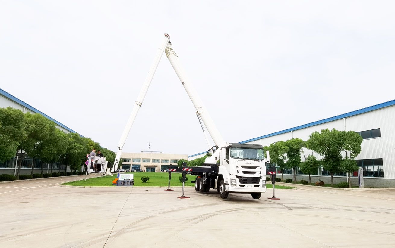 高空作業(yè)車 高空作業(yè)車